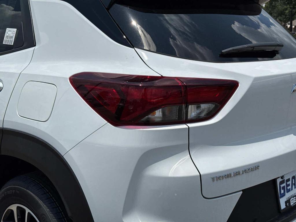 new 2025 Chevrolet TrailBlazer car, priced at $27,615
