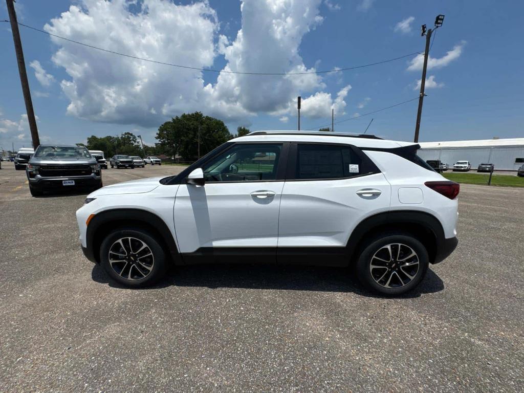 new 2025 Chevrolet TrailBlazer car, priced at $27,615