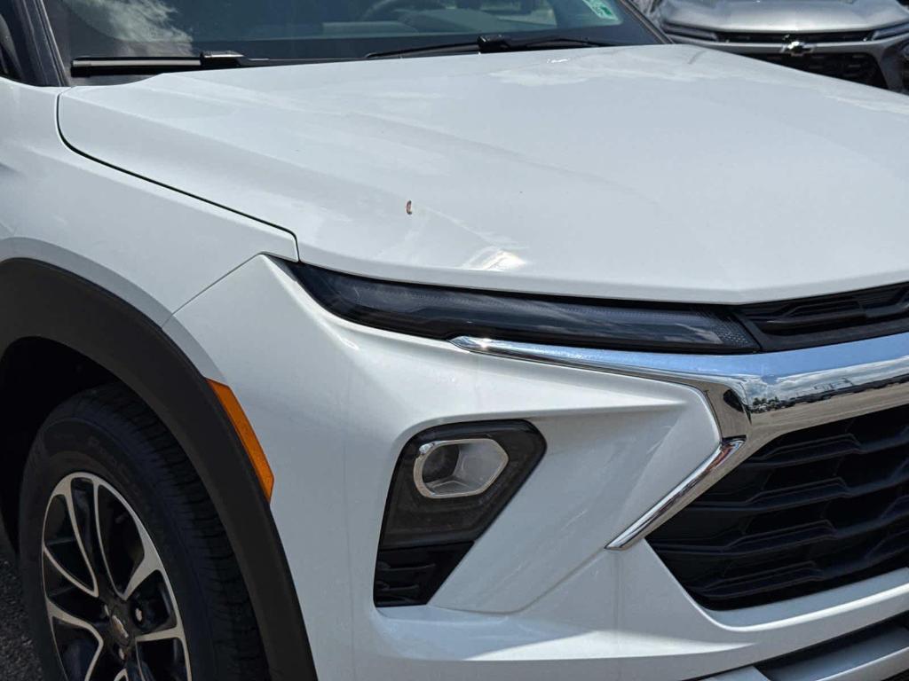 new 2025 Chevrolet TrailBlazer car, priced at $27,615