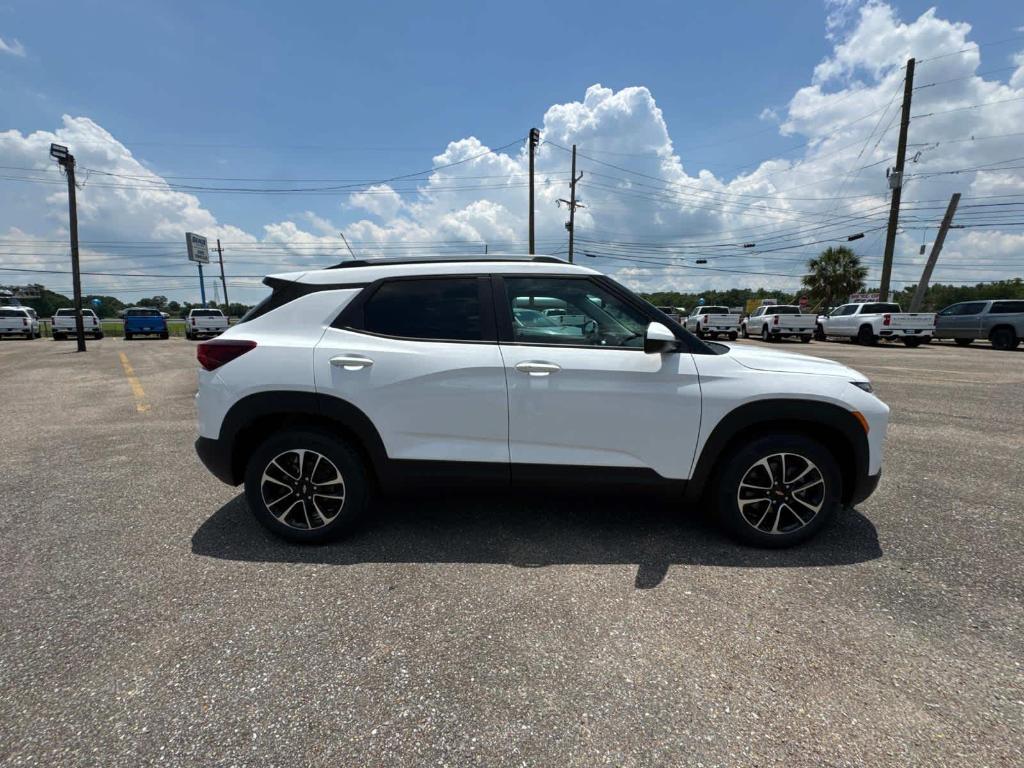 new 2025 Chevrolet TrailBlazer car, priced at $27,615