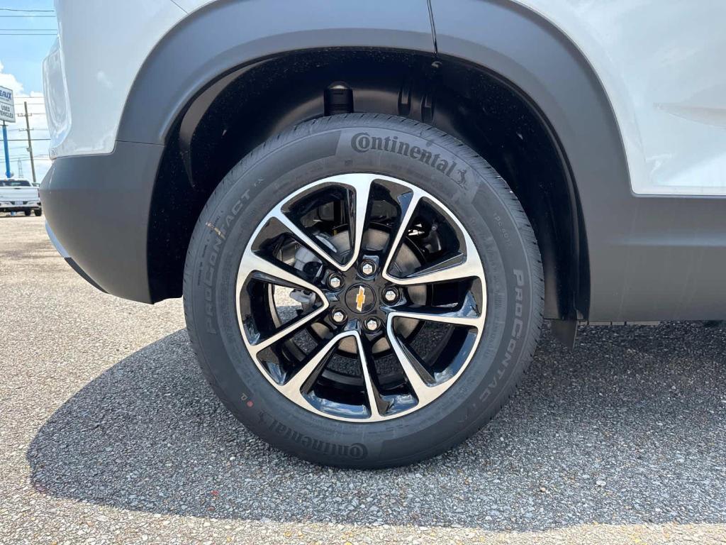 new 2025 Chevrolet TrailBlazer car, priced at $27,615