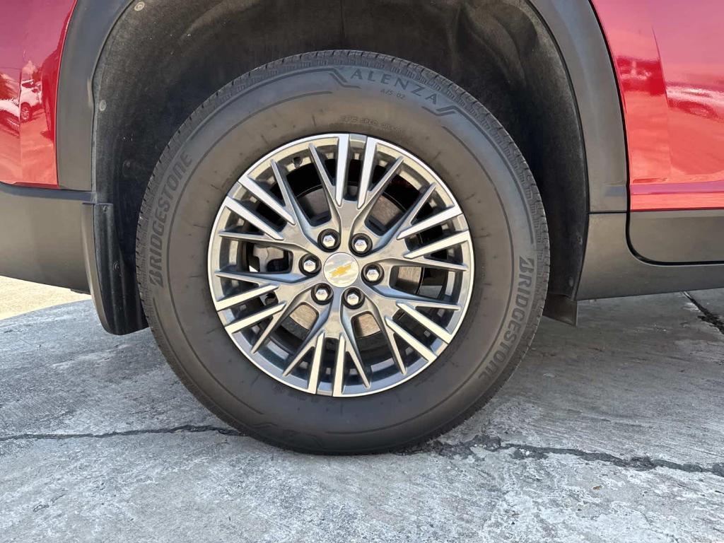 used 2024 Chevrolet Traverse car, priced at $40,990