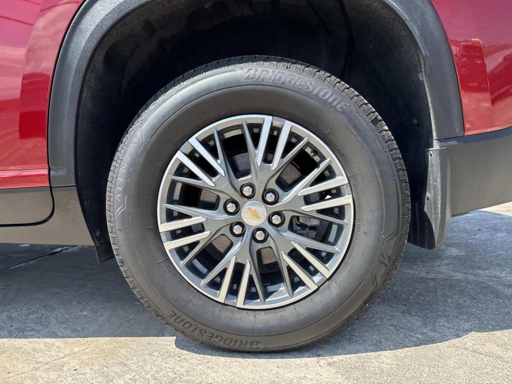 used 2024 Chevrolet Traverse car, priced at $40,990