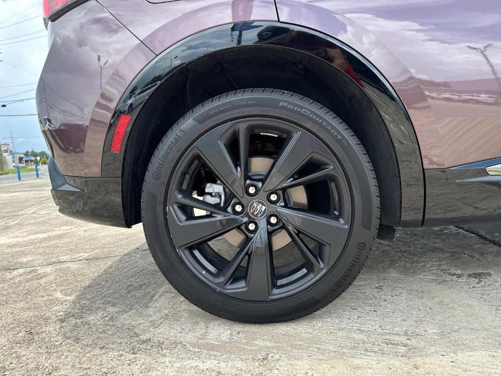 used 2025 Buick Envision car, priced at $37,990
