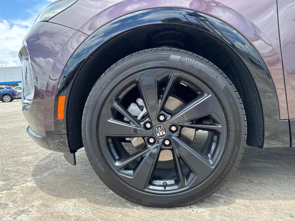 used 2025 Buick Envision car, priced at $37,990