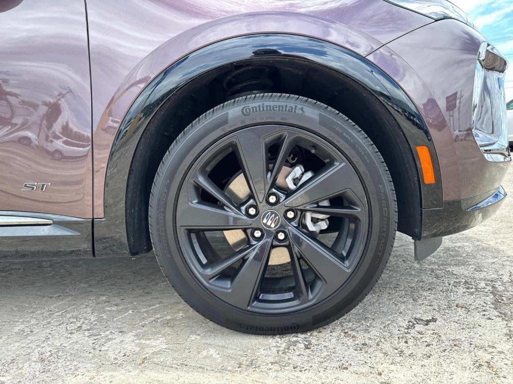 used 2025 Buick Envision car, priced at $37,990