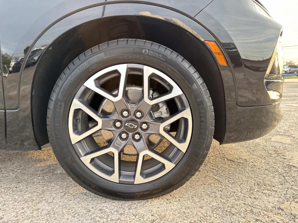 used 2025 Chevrolet Blazer car, priced at $35,975