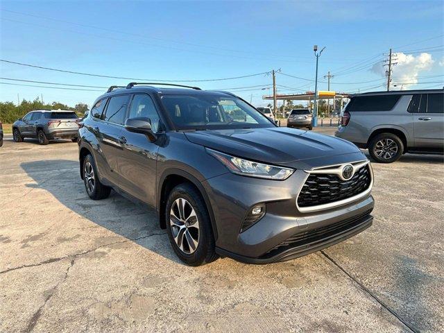 used 2020 Toyota Highlander car, priced at $26,567