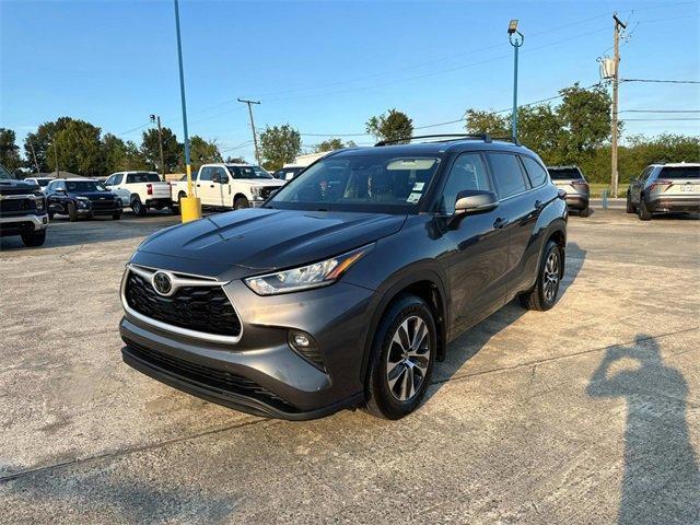 used 2020 Toyota Highlander car, priced at $26,567