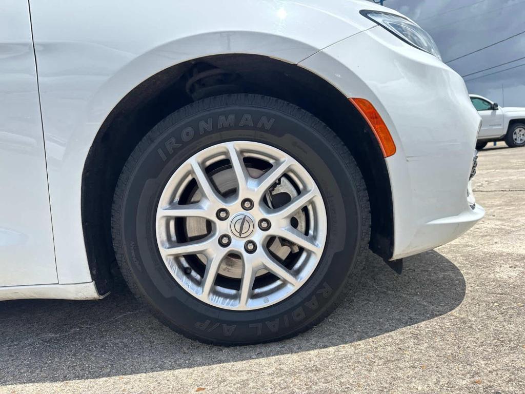 used 2022 Chrysler Pacifica car, priced at $21,997