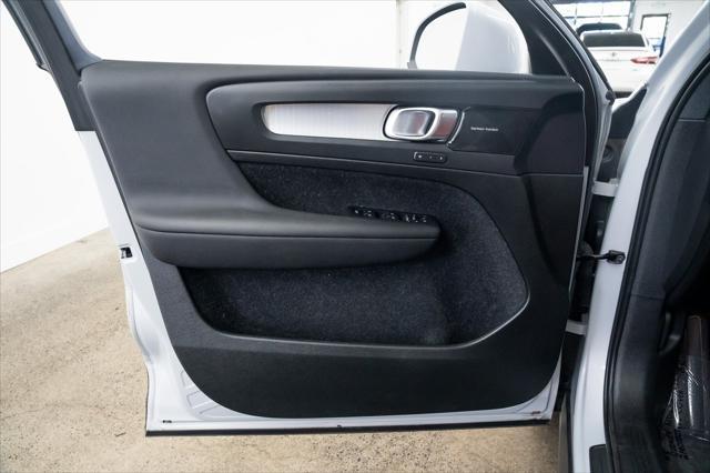 used 2020 Volvo XC40 car, priced at $25,490