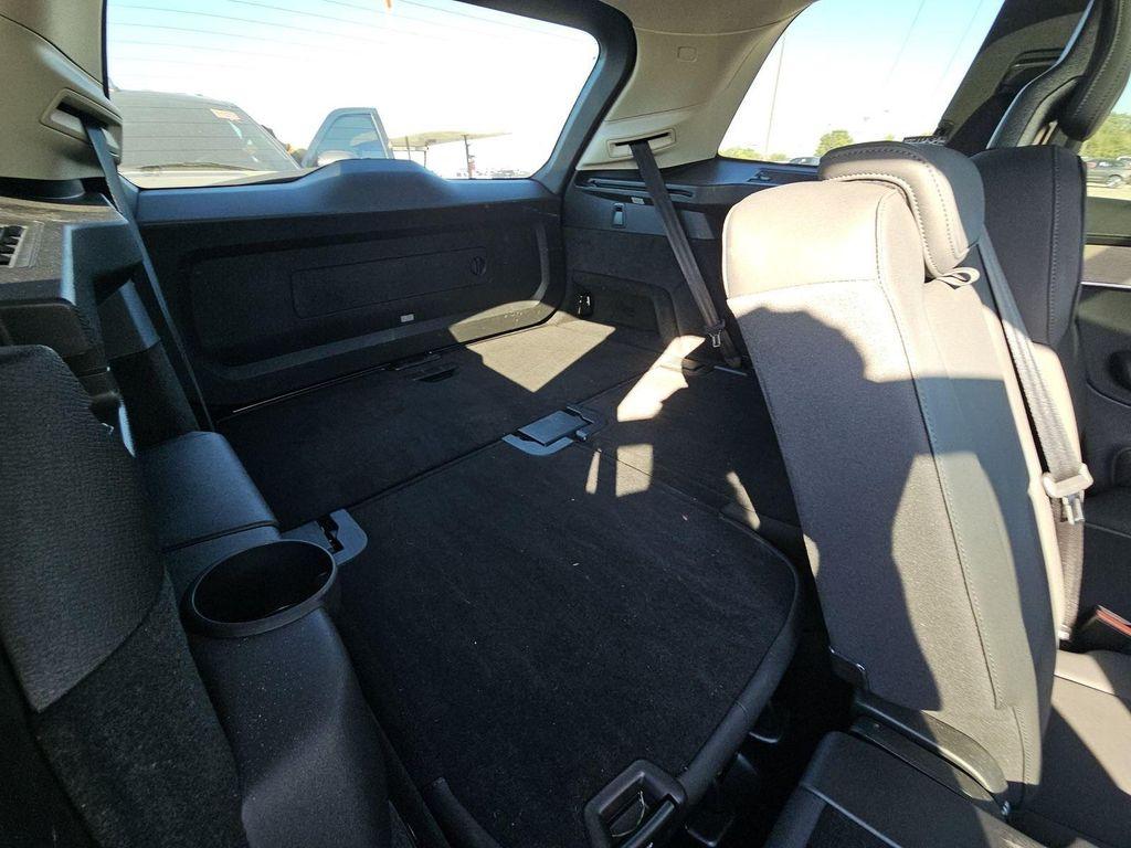 used 2025 Volvo XC90 car, priced at $51,990