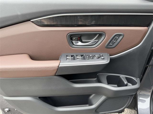 new 2025 Honda Pilot car, priced at $54,530