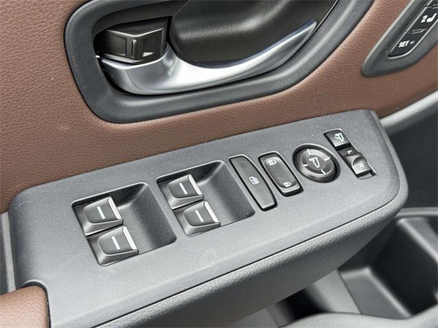 new 2025 Honda Pilot car, priced at $54,530