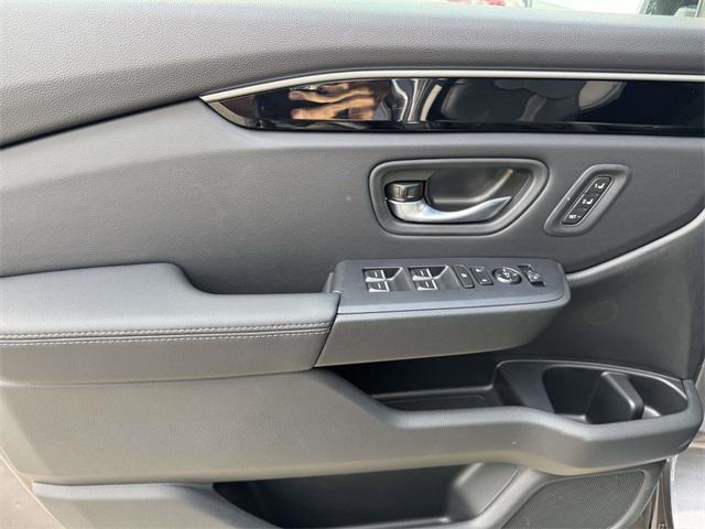 new 2025 Honda Pilot car, priced at $47,825