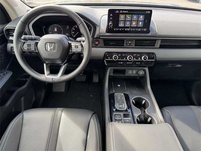 new 2025 Honda Pilot car, priced at $47,825