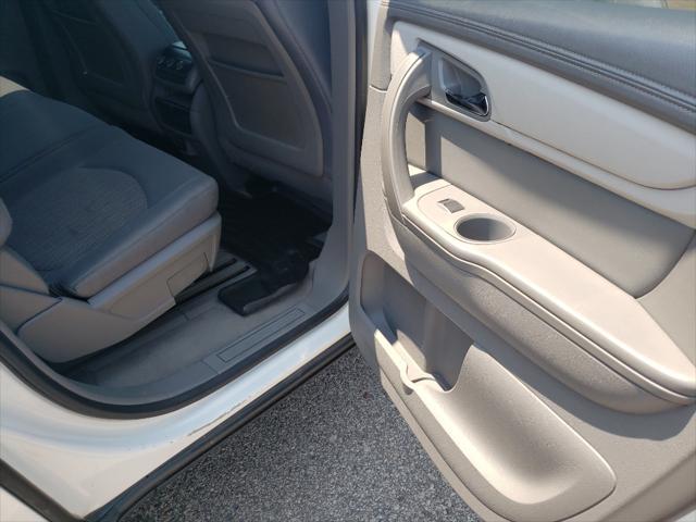 used 2015 Chevrolet Traverse car, priced at $7,990