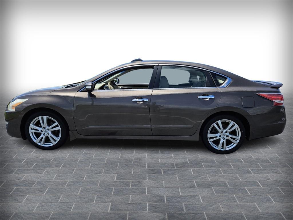 used 2014 Nissan Altima car, priced at $5,999