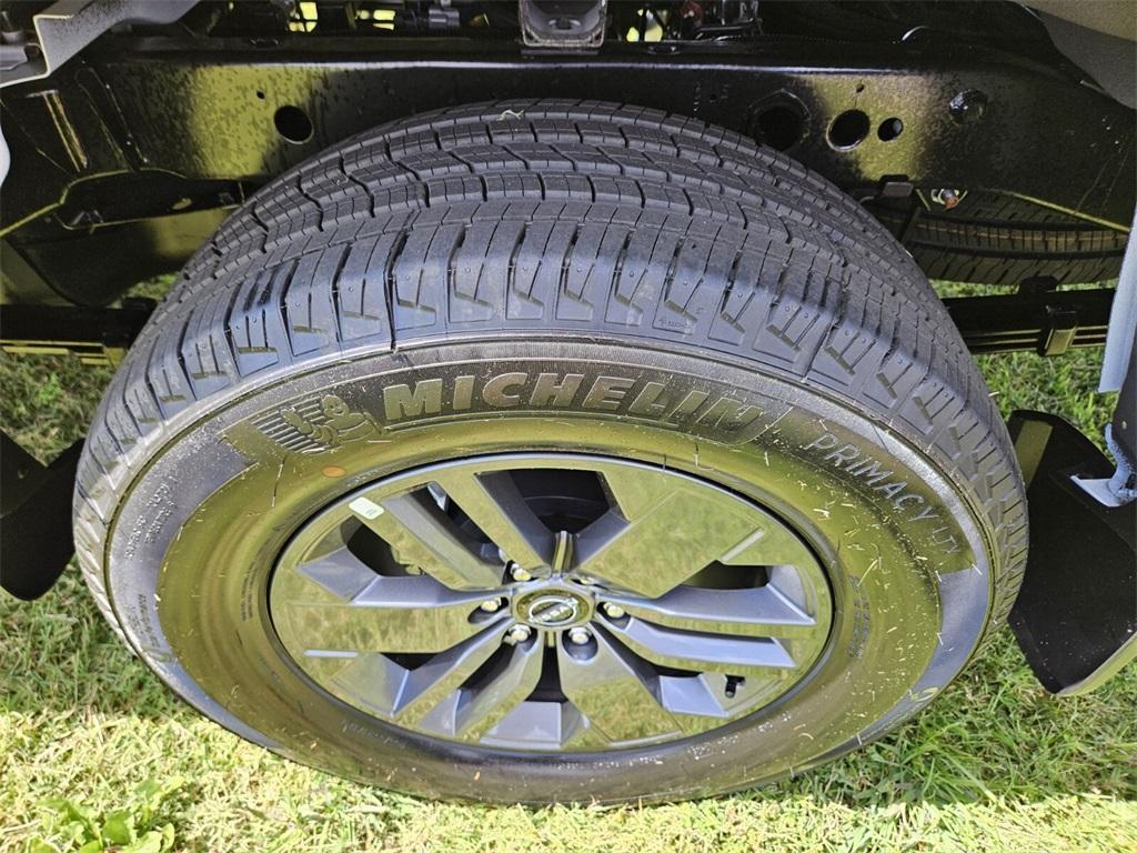 new 2026 Nissan Frontier car, priced at $40,275