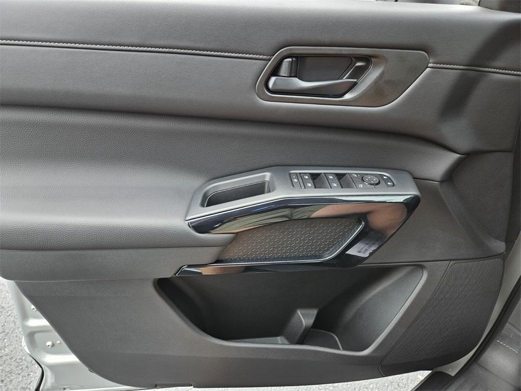 new 2025 Nissan Pathfinder car, priced at $36,221