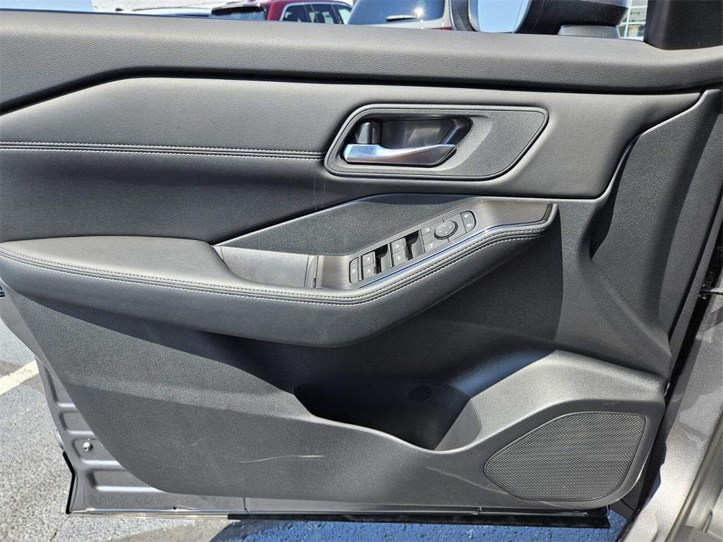 new 2025 Nissan Rogue car, priced at $35,385