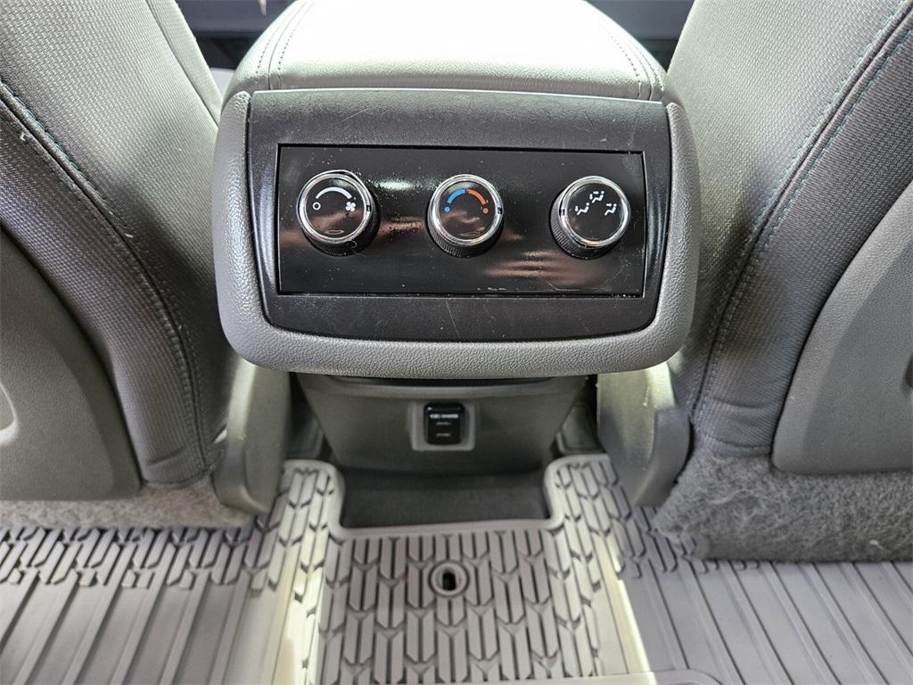 used 2015 Chevrolet Traverse car, priced at $8,888