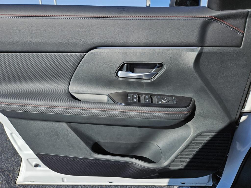 new 2025 Nissan Kicks car, priced at $32,640