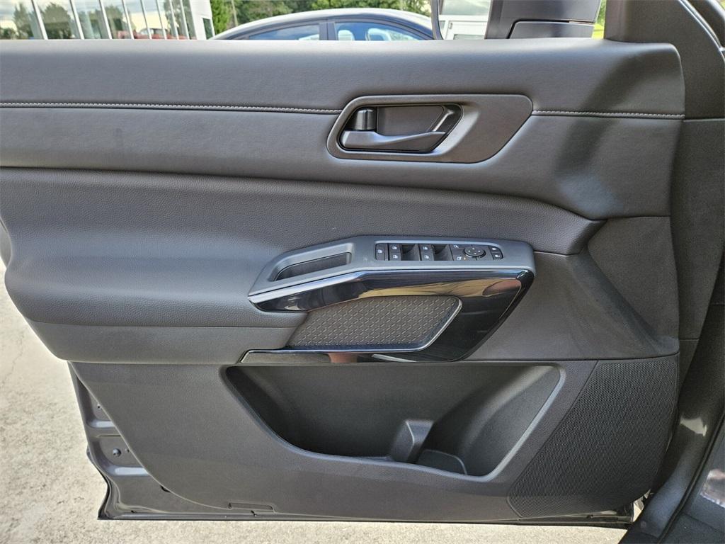 new 2025 Nissan Pathfinder car, priced at $41,775