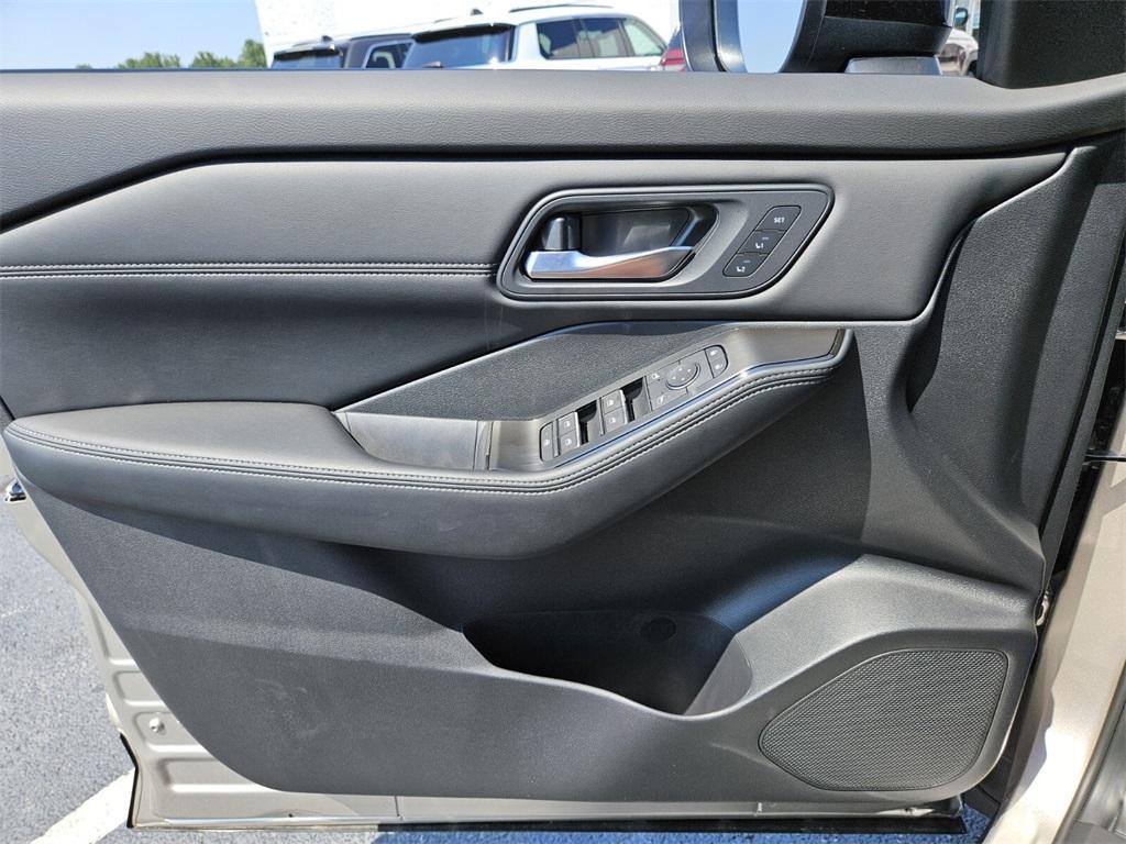 new 2025 Nissan Rogue car, priced at $39,775