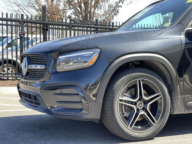 new 2024 Mercedes-Benz GLB 250 car, priced at $53,725
