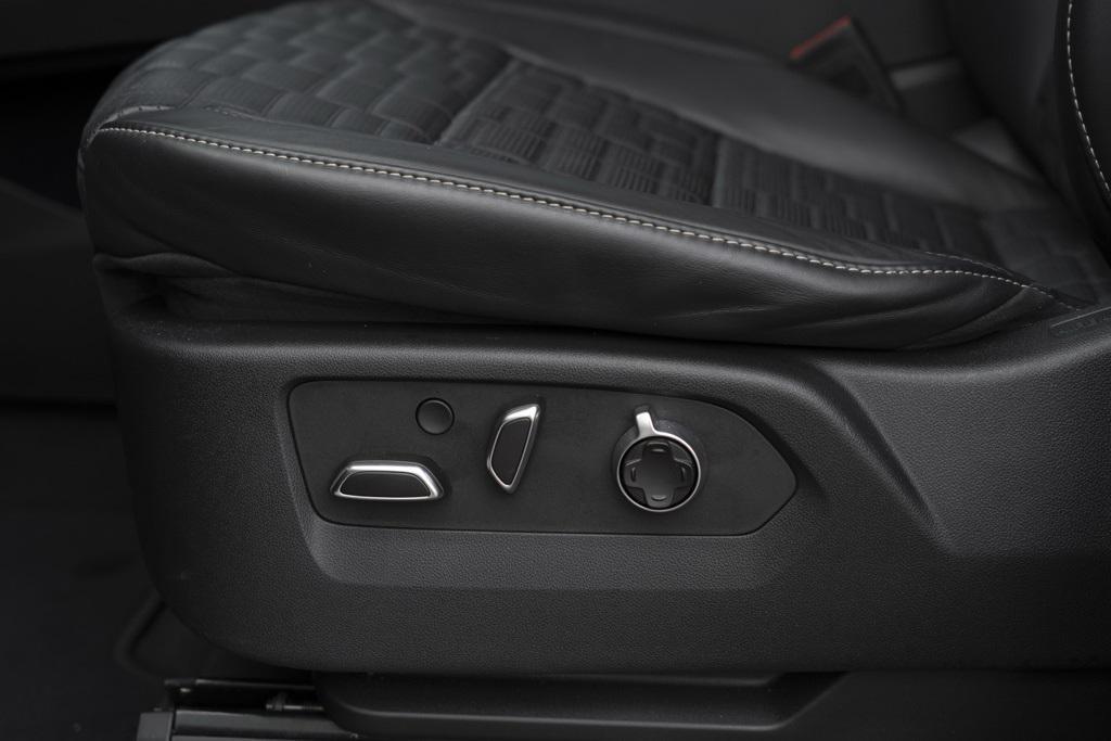 used 2023 Cadillac Escalade ESV car, priced at $88,990