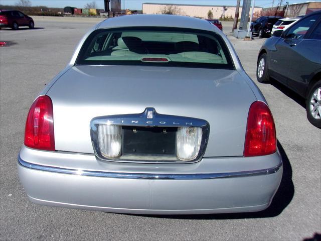 used 2001 Lincoln Town Car car