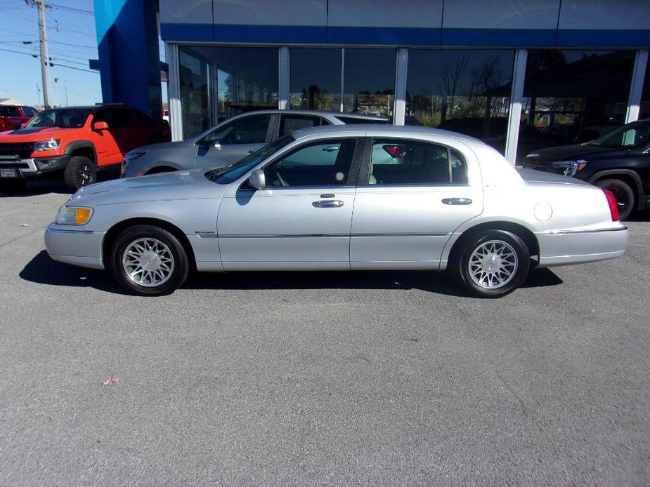 used 2001 Lincoln Town Car car