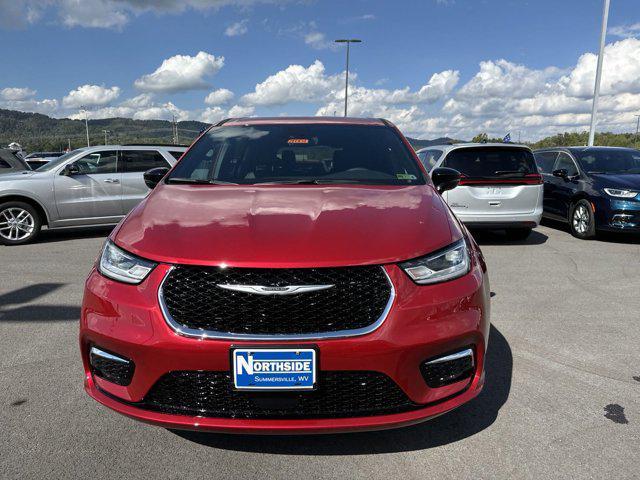 new 2025 Chrysler Pacifica car, priced at $45,635