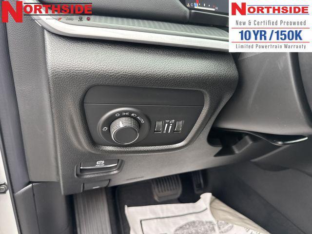 new 2025 Jeep Grand Cherokee L car, priced at $38,995