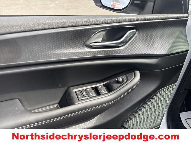 new 2025 Jeep Grand Cherokee car, priced at $40,884