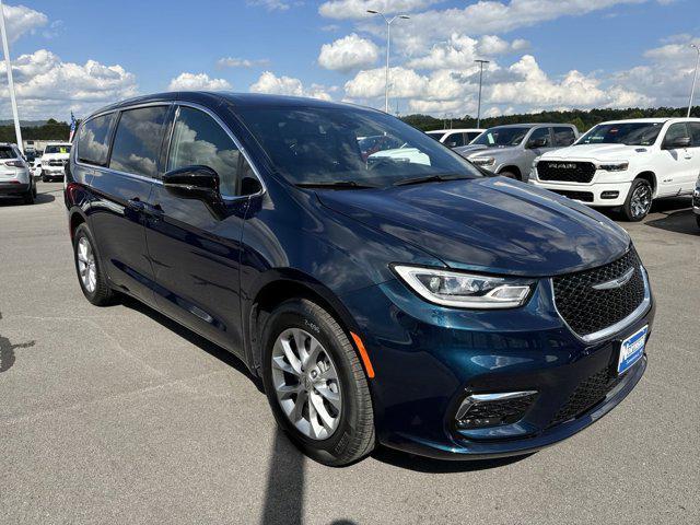 new 2025 Chrysler Pacifica car, priced at $45,635