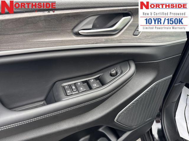 new 2025 Jeep Grand Cherokee car, priced at $48,650