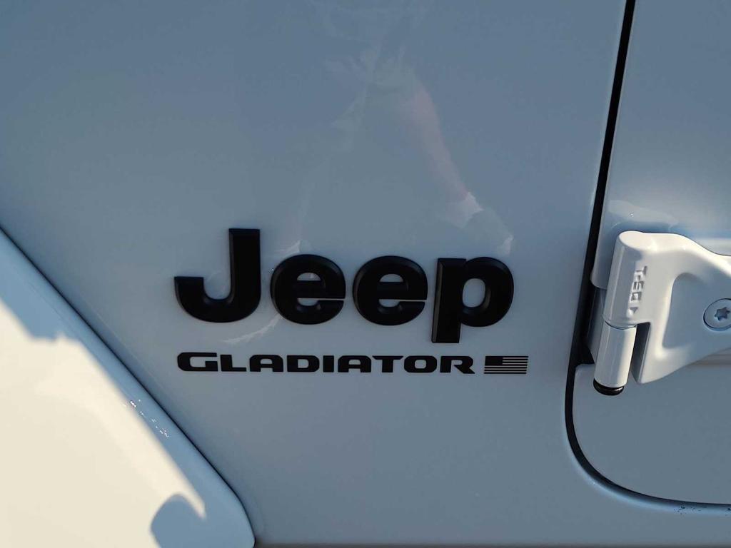 new 2025 Jeep Gladiator car, priced at $48,352