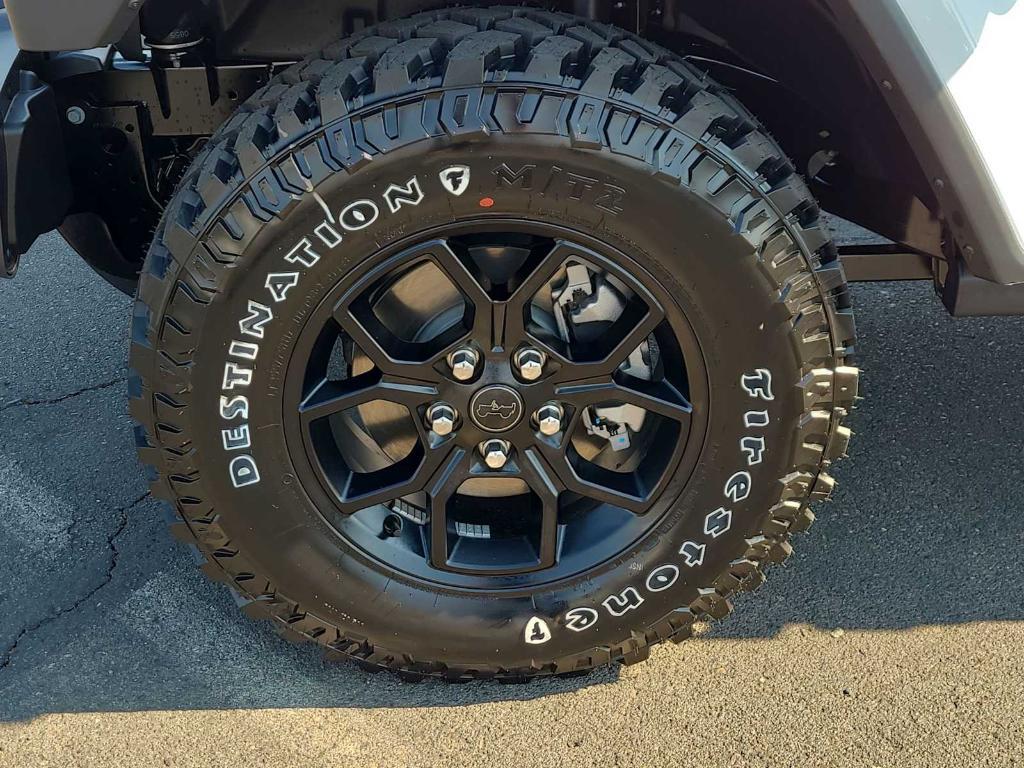new 2025 Jeep Gladiator car, priced at $48,352