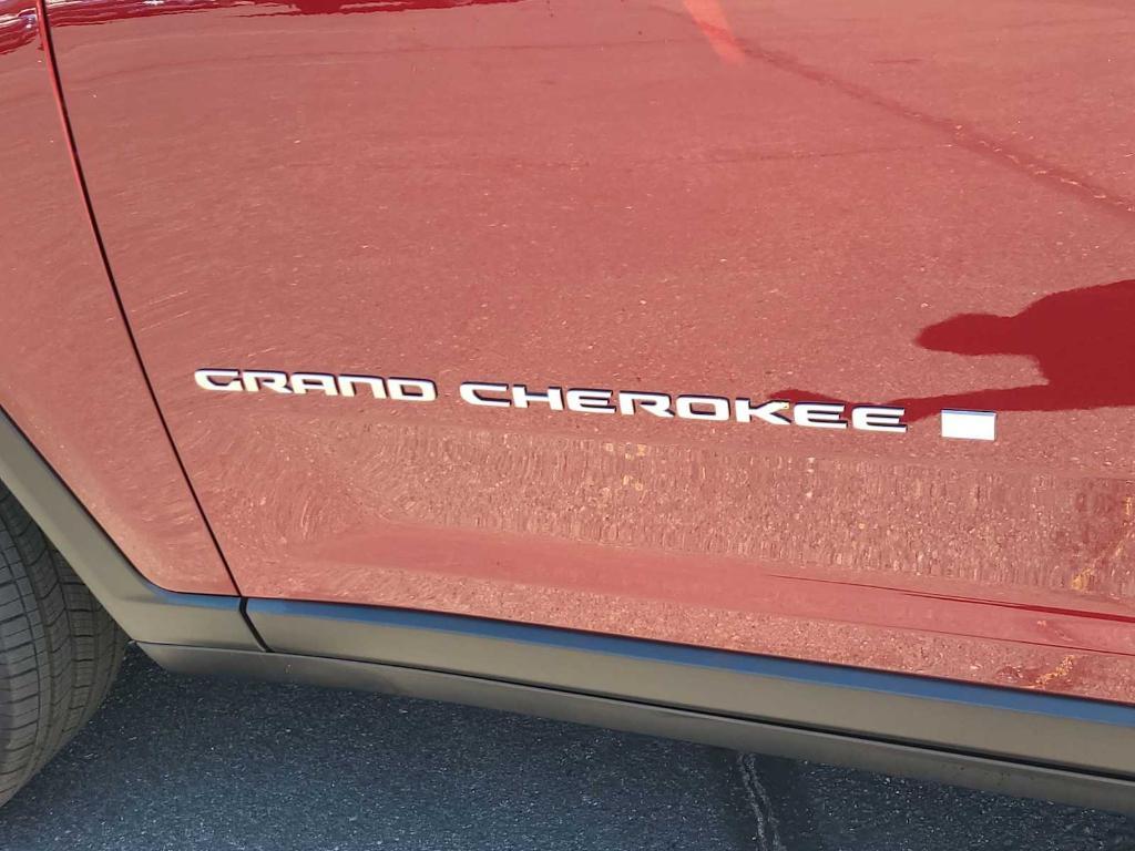 new 2025 Jeep Grand Cherokee car, priced at $48,748