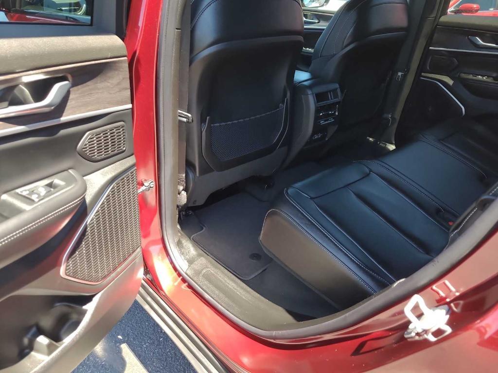 new 2025 Jeep Grand Cherokee car, priced at $48,748