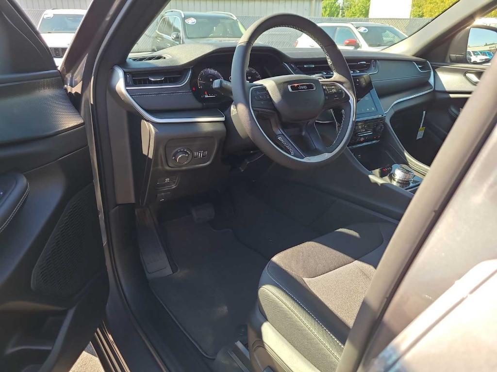 new 2025 Jeep Grand Cherokee L car, priced at $39,923