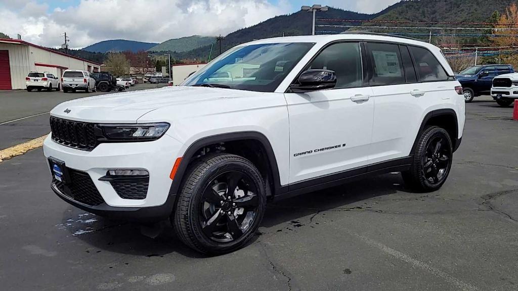 new 2025 Jeep Grand Cherokee car, priced at $54,710