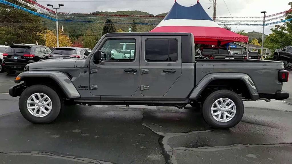 new 2023 Jeep Gladiator car, priced at $45,999