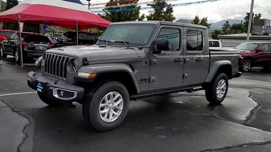 new 2023 Jeep Gladiator car, priced at $45,999