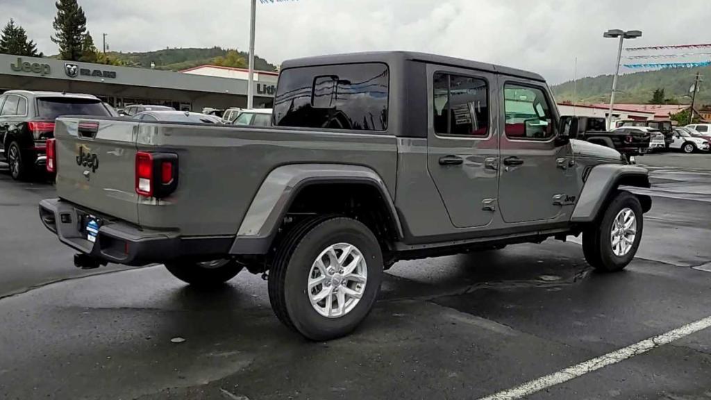 new 2023 Jeep Gladiator car, priced at $45,999