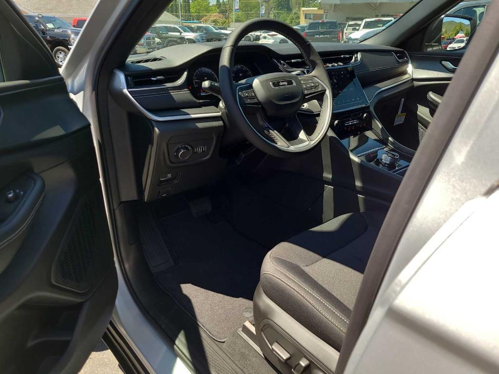 new 2025 Jeep Grand Cherokee L car, priced at $45,423