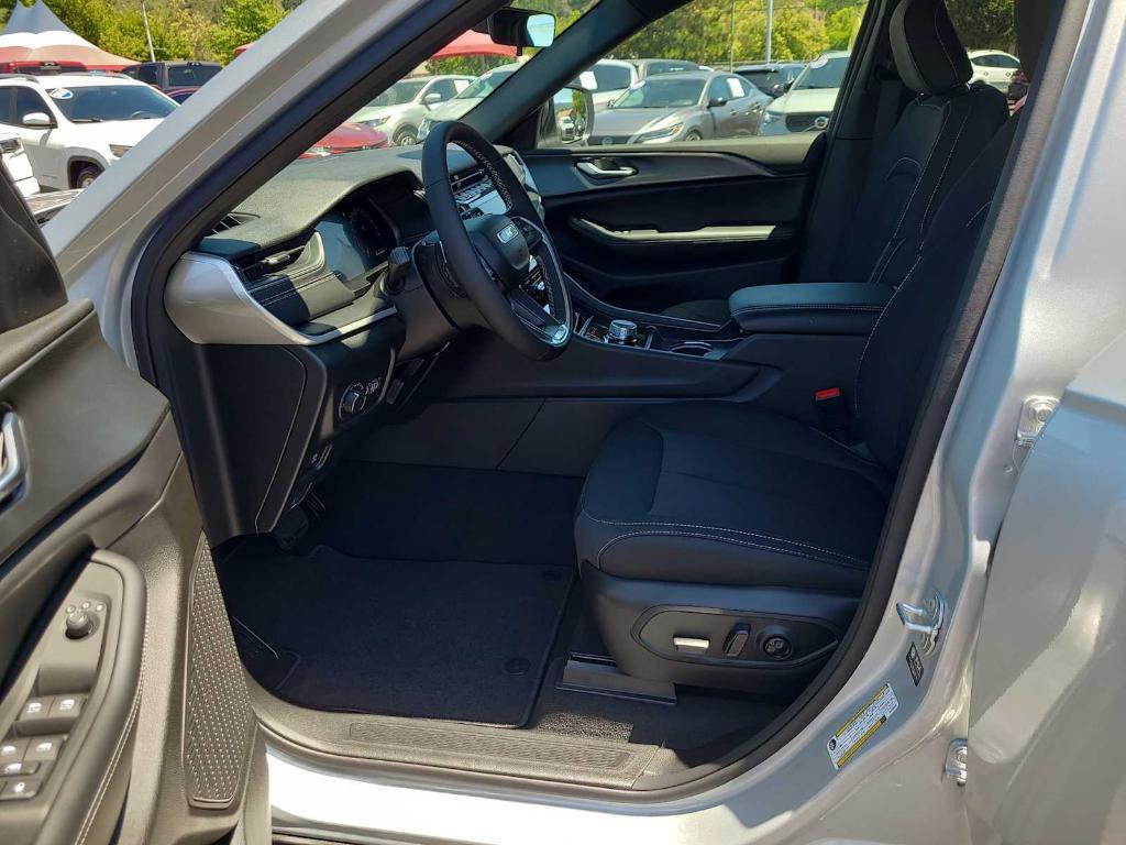 new 2025 Jeep Grand Cherokee L car, priced at $45,423