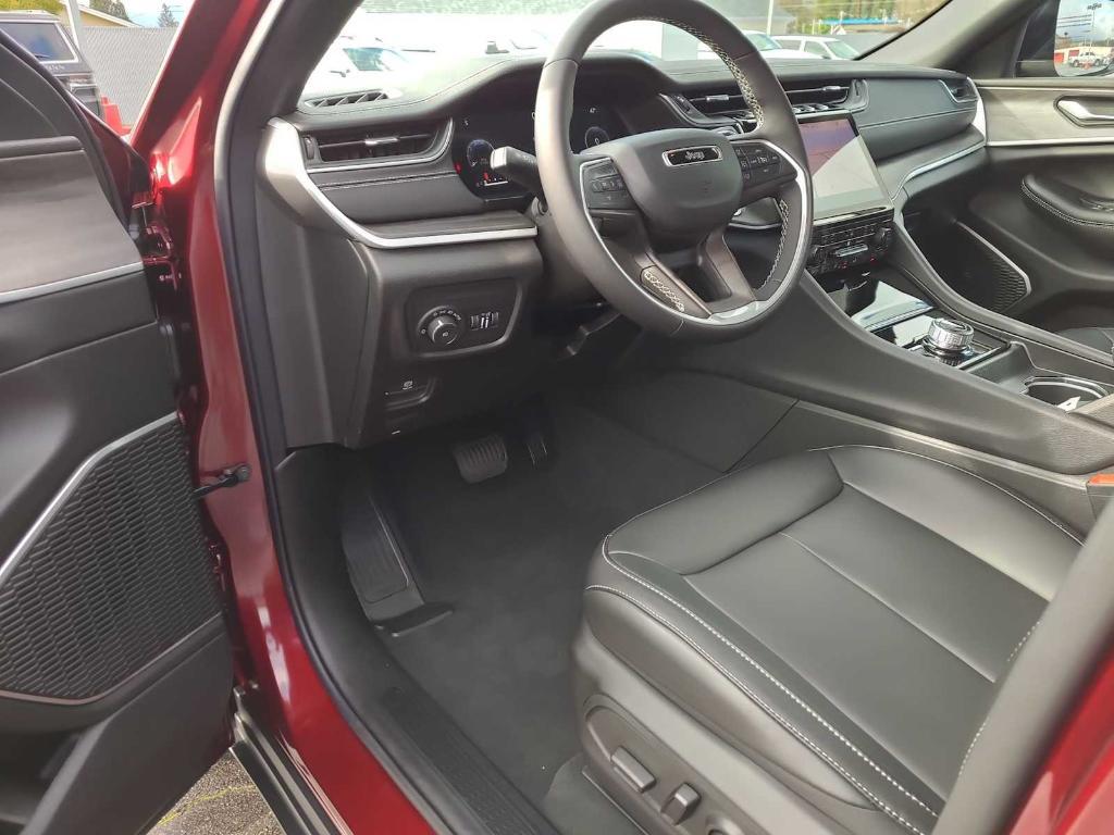 new 2025 Jeep Grand Cherokee car, priced at $55,305